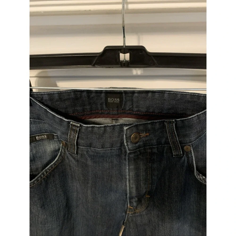 Hugo Boss men's denim jeans, size 34/32, bootcut.